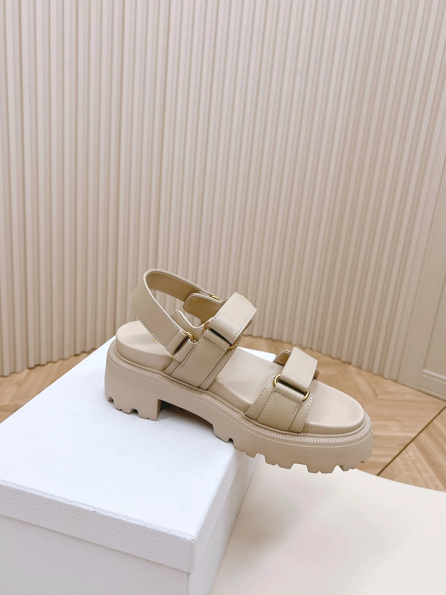 👟👟Ex-factory price 540👟👟 Hot high-heeled series is on the market! New classic upgraded high-heeled bottom model, super good-looking 2024Dior Classic Velcro high-heeled sandals and slippers series, original replica, high version, super durable and versatile, very comfortable on the feet, slimming and taller, whiter, original leather upper, original D hardware buckle, original TPU outsole, heel height is about cm, size: 35-42